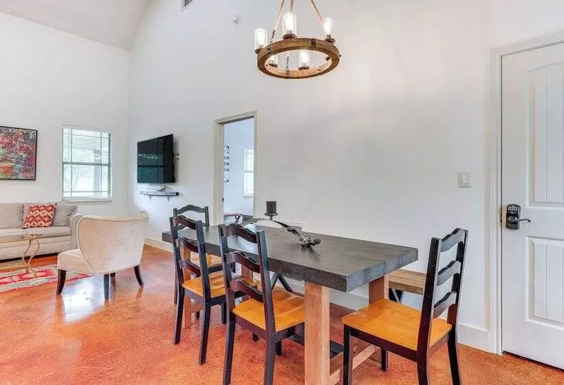 San Marcos Home W/ Fire Pit ~ 10 Mi To Downtown!