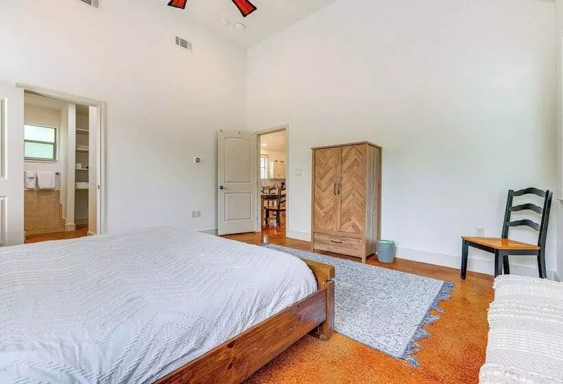 San Marcos Home W/ Fire Pit ~ 10 Mi To Downtown!