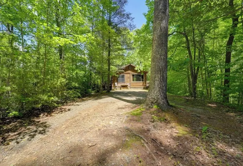 Hot Tub & Deck: Secluded Marion Cabin
