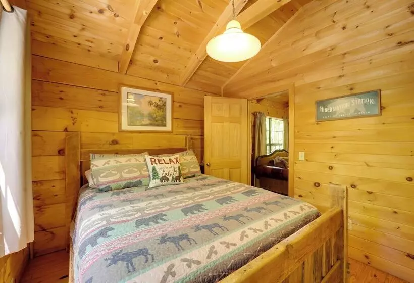 Hot Tub & Deck: Secluded Marion Cabin