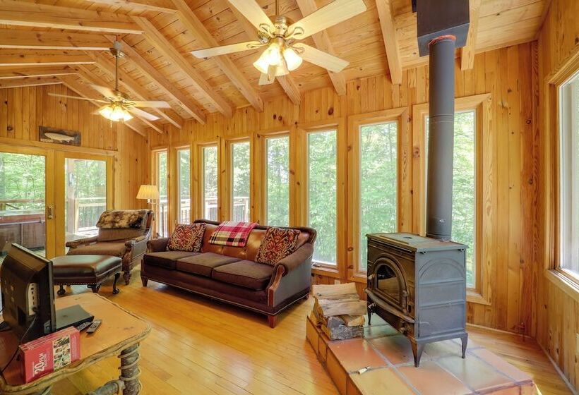 Hot Tub & Deck: Secluded Marion Cabin