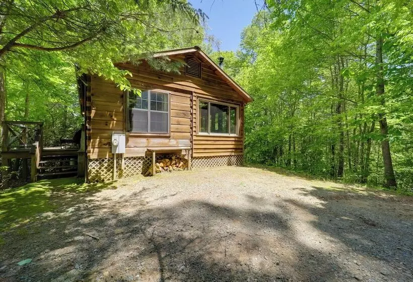 Hot Tub & Deck: Secluded Marion Cabin