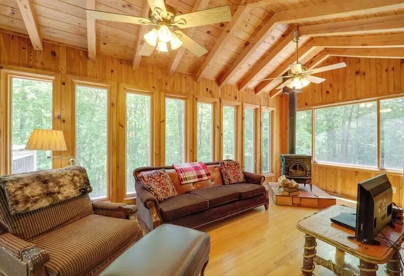 Hot Tub & Deck: Secluded Marion Cabin