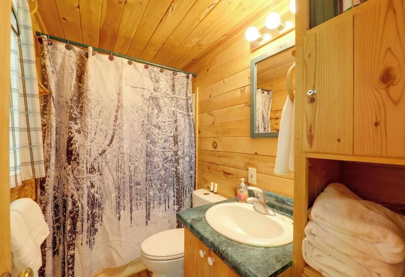 Hot Tub & Deck: Secluded Marion Cabin