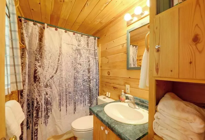 Hot Tub & Deck: Secluded Marion Cabin