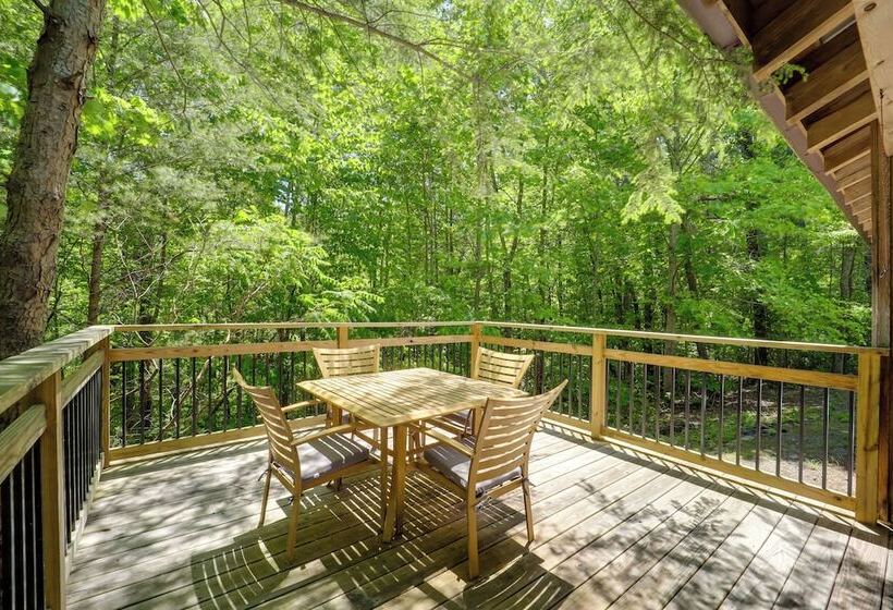 Hot Tub & Deck: Secluded Marion Cabin