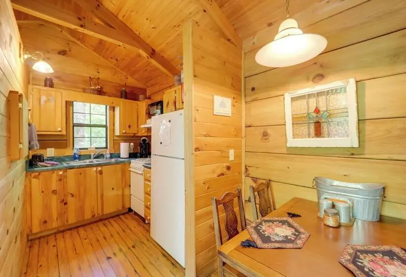 Hot Tub & Deck: Secluded Marion Cabin