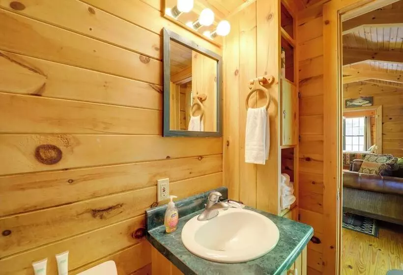 Hot Tub & Deck: Secluded Marion Cabin