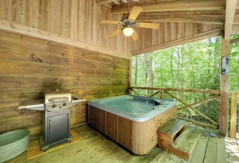 Hot Tub & Deck: Secluded Marion Cabin