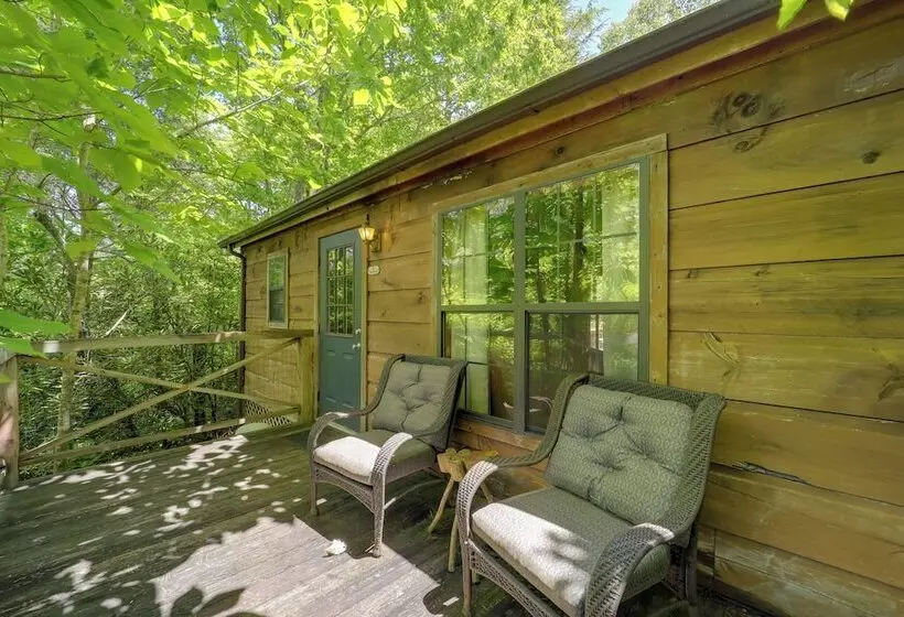 Hot Tub & Deck: Secluded Marion Cabin