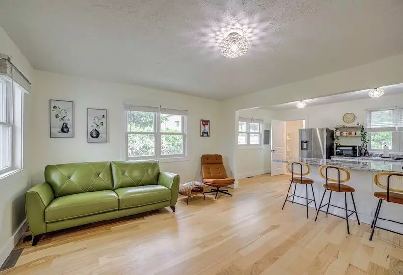 Serene South Haven Retreat W/ Deck: 1 Mi To Dtwn!