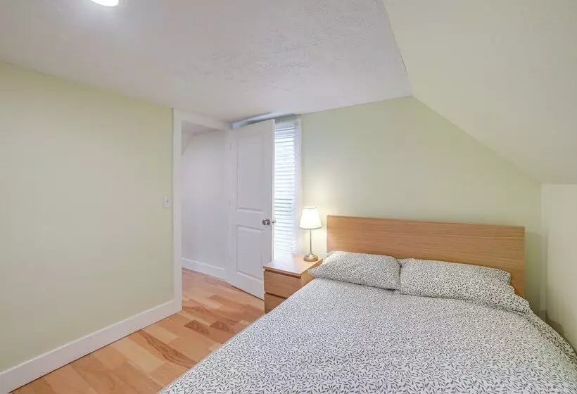 Serene South Haven Retreat W/ Deck: 1 Mi To Dtwn!