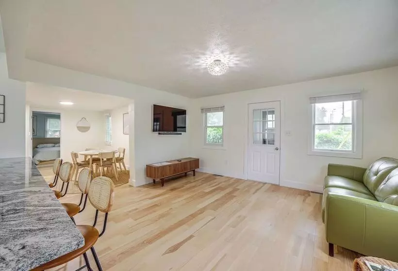 Serene South Haven Retreat W/ Deck: 1 Mi To Dtwn!