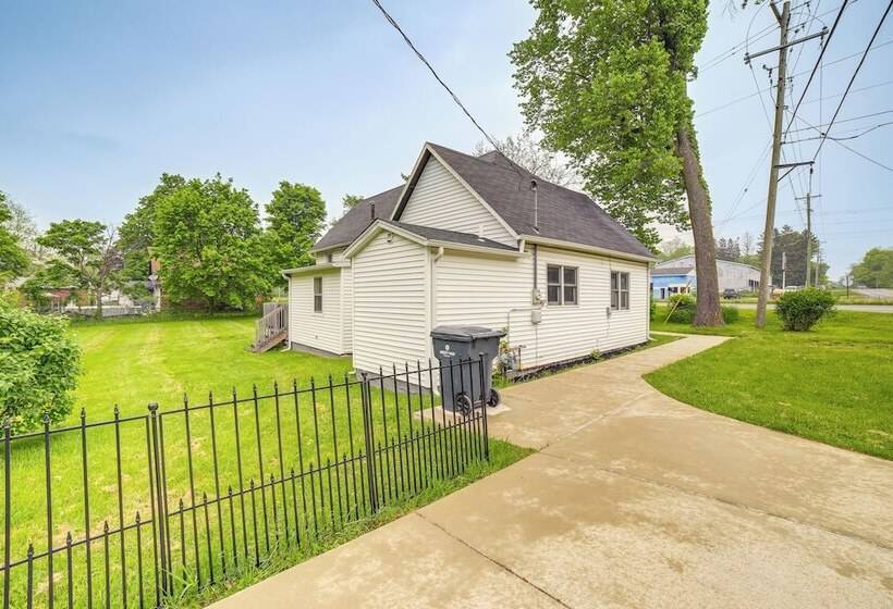 Serene South Haven Retreat W/ Deck: 1 Mi To Dtwn!