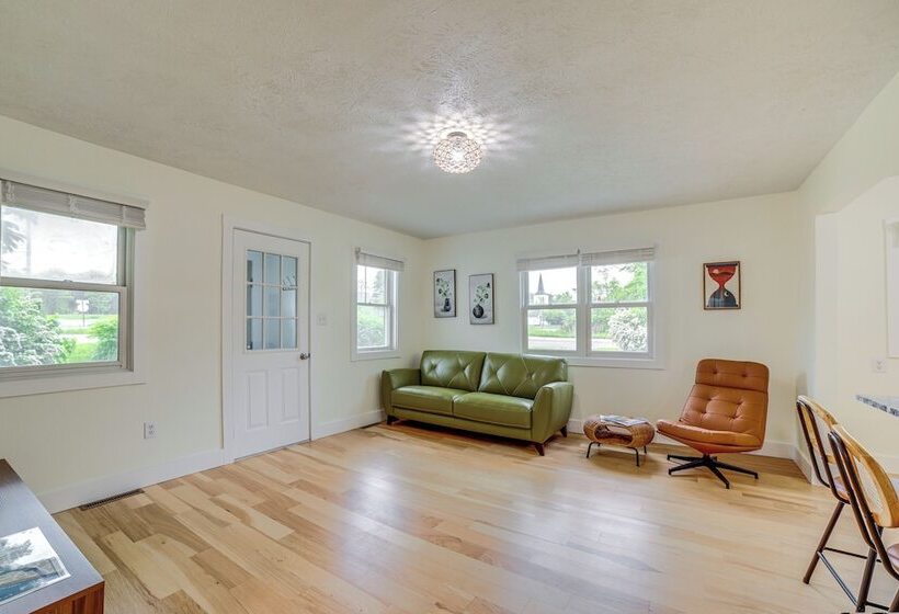 Serene South Haven Retreat W/ Deck: 1 Mi To Dtwn!