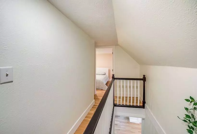 Serene South Haven Retreat W/ Deck: 1 Mi To Dtwn!