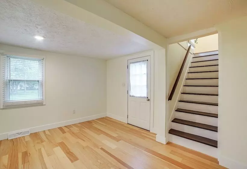 Serene South Haven Retreat W/ Deck: 1 Mi To Dtwn!