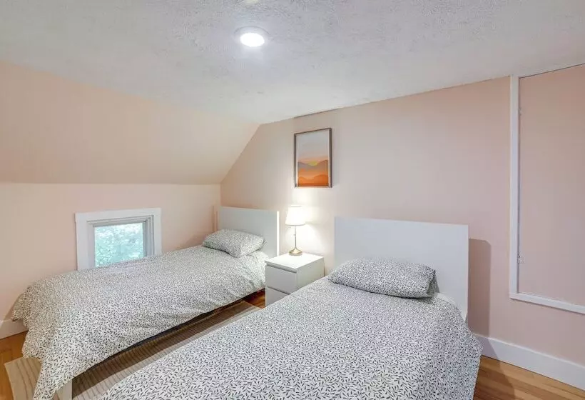 Serene South Haven Retreat W/ Deck: 1 Mi To Dtwn!