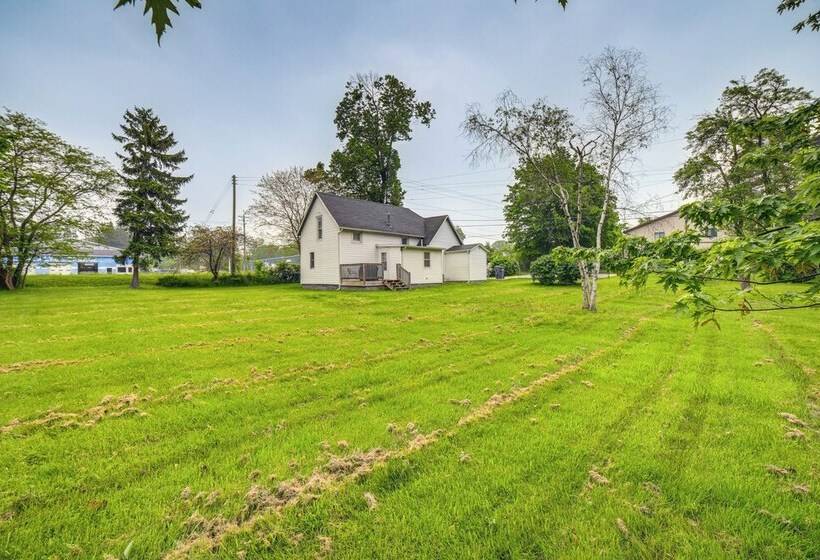 Serene South Haven Retreat W/ Deck: 1 Mi To Dtwn!