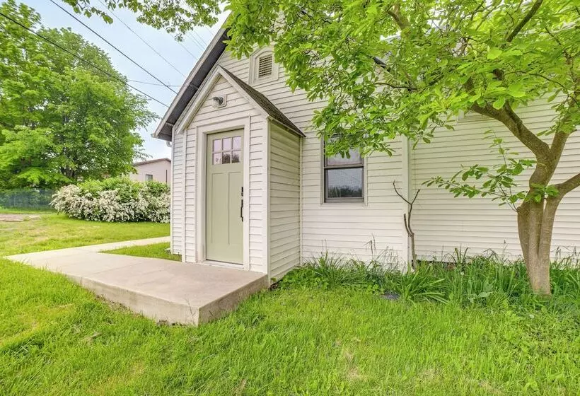 Serene South Haven Retreat W/ Deck: 1 Mi To Dtwn!