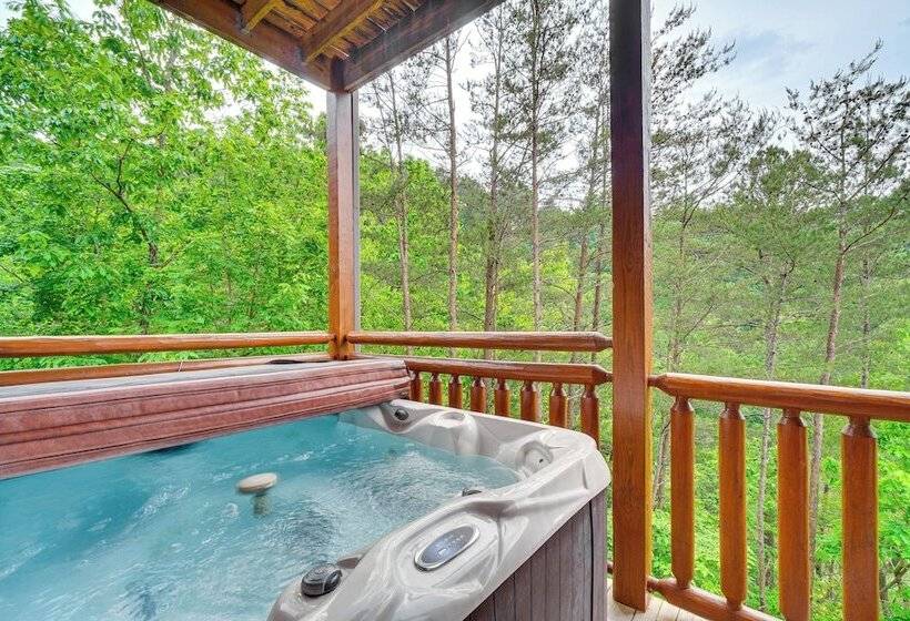 Shady Pines Cozy Mountain Retreat W/ Hot Tub!
