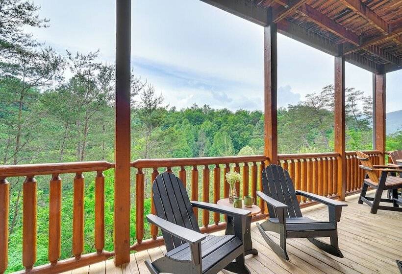 Shady Pines Cozy Mountain Retreat W/ Hot Tub!