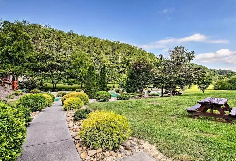 Shady Pines  Cozy Mountain Retreat W/ Hot Tub!