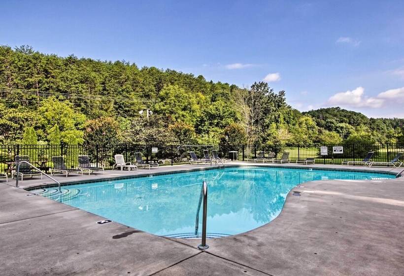 Shady Pines Cozy Mountain Retreat W/ Hot Tub!