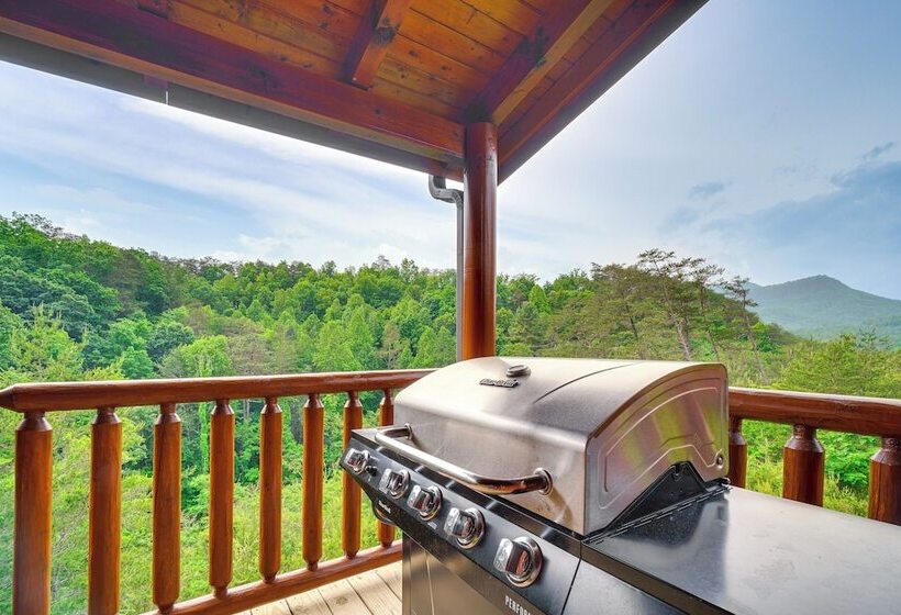 Shady Pines Cozy Mountain Retreat W/ Hot Tub!