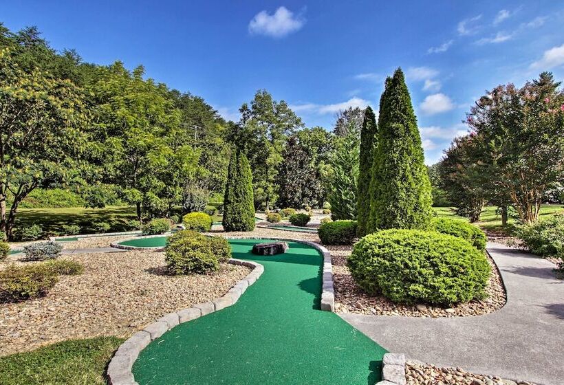 Shady Pines Cozy Mountain Retreat W/ Hot Tub!