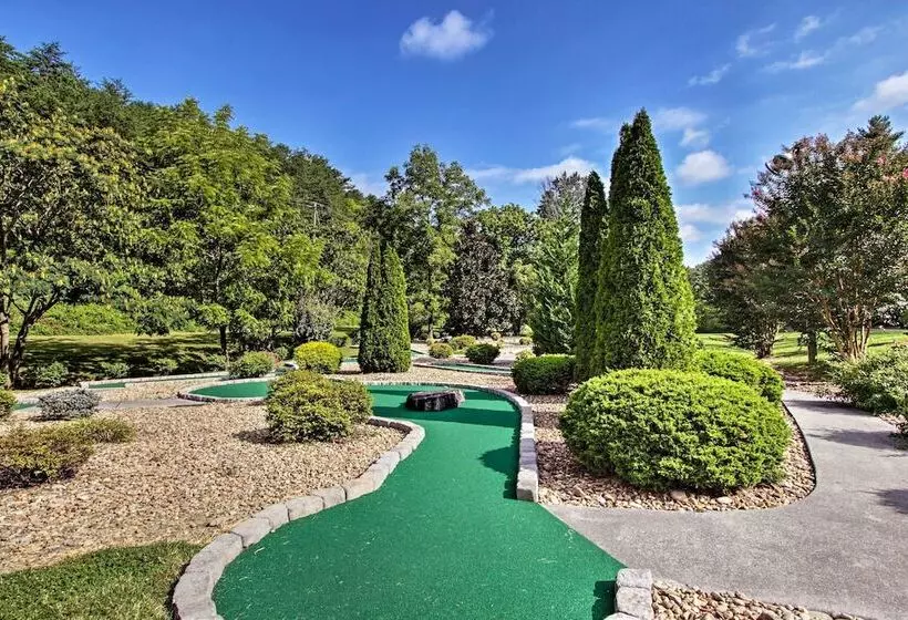 Shady Pines  Cozy Mountain Retreat W/ Hot Tub!