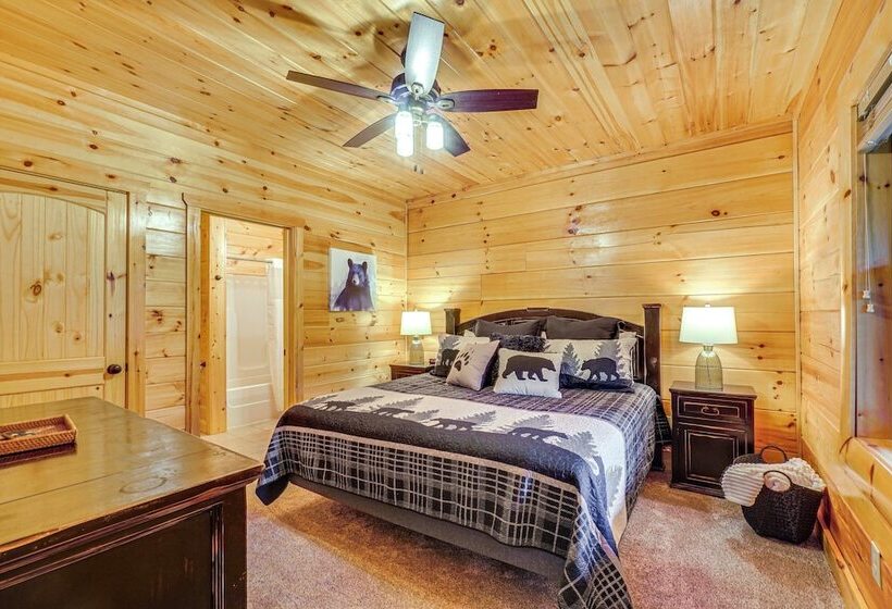 Shady Pines Cozy Mountain Retreat W/ Hot Tub!