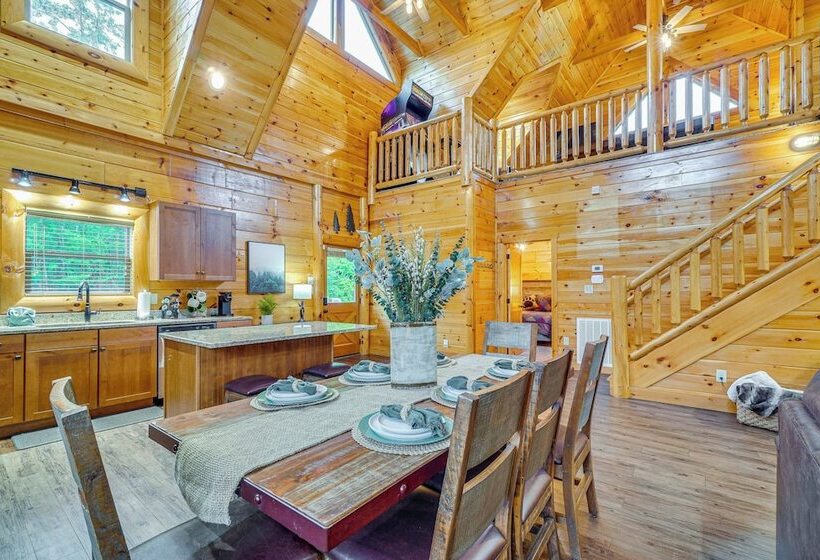 Shady Pines Cozy Mountain Retreat W/ Hot Tub!