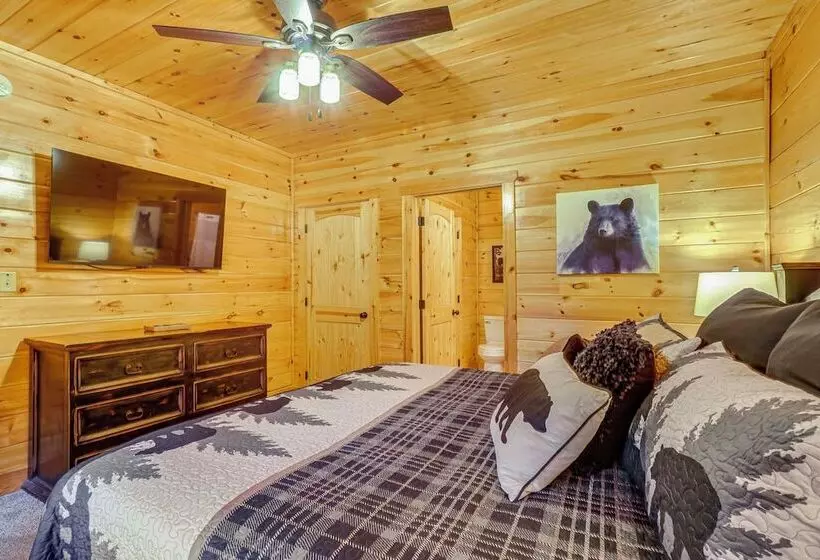 Shady Pines  Cozy Mountain Retreat W/ Hot Tub!