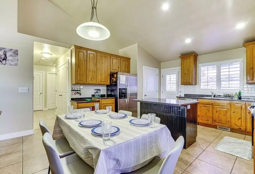 South Jordan Home: Grill, 21 Mi To Salt Lake City