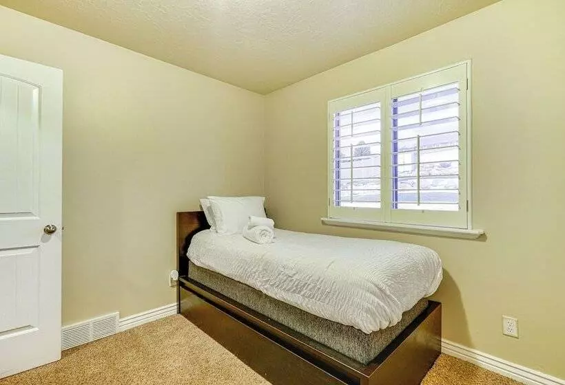 South Jordan Home: Grill, 21 Mi To Salt Lake City