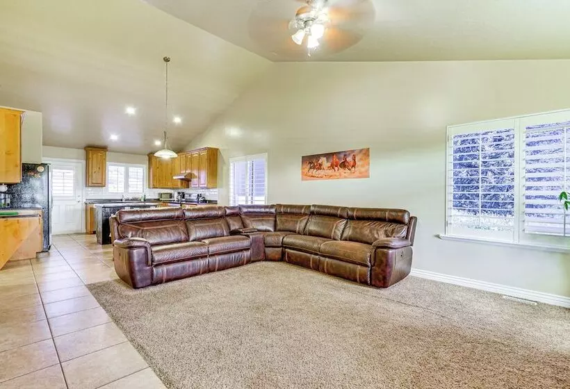 South Jordan Home: Grill, 21 Mi To Salt Lake City