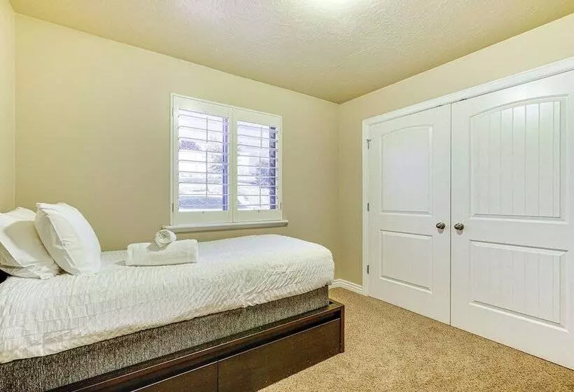 South Jordan Home: Grill, 21 Mi To Salt Lake City