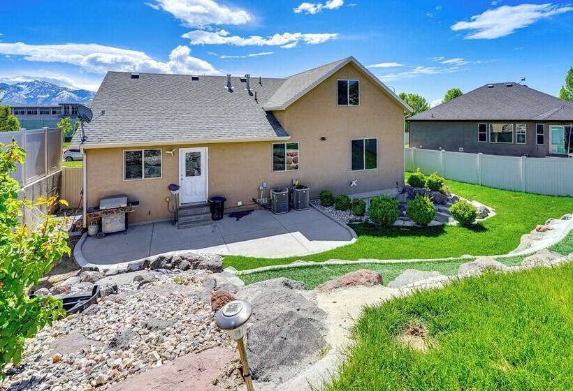 South Jordan Home: Grill, 21 Mi To Salt Lake City