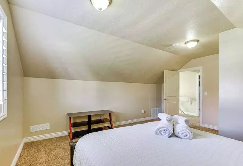 South Jordan Home: Grill, 21 Mi To Salt Lake City