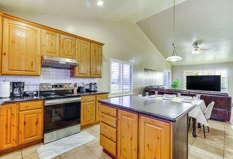 South Jordan Home: Grill, 21 Mi To Salt Lake City