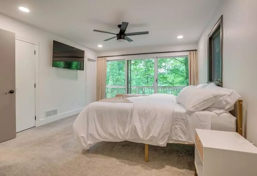 Spacious Riverfront Delaware Home W/ Views