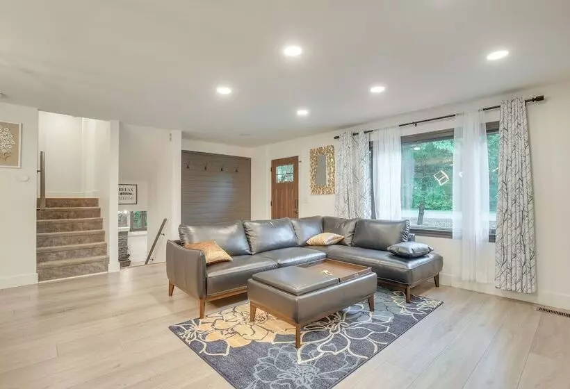 Spacious Riverfront Delaware Home W/ Views