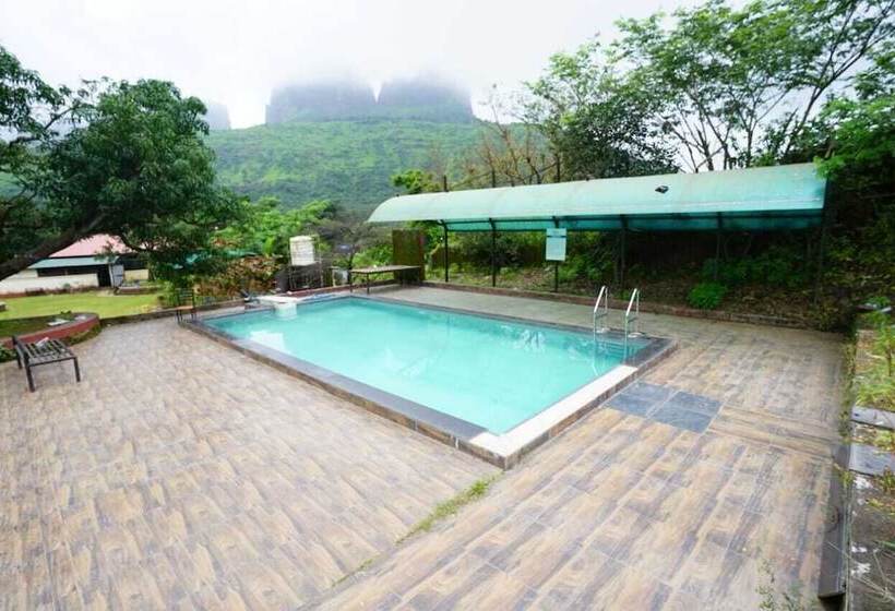 Twin Mountain Resort