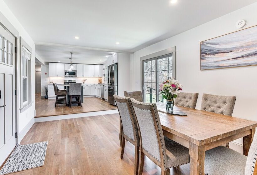 Beautiful Eliot Retreat W/ Fire Pit & Game Room!