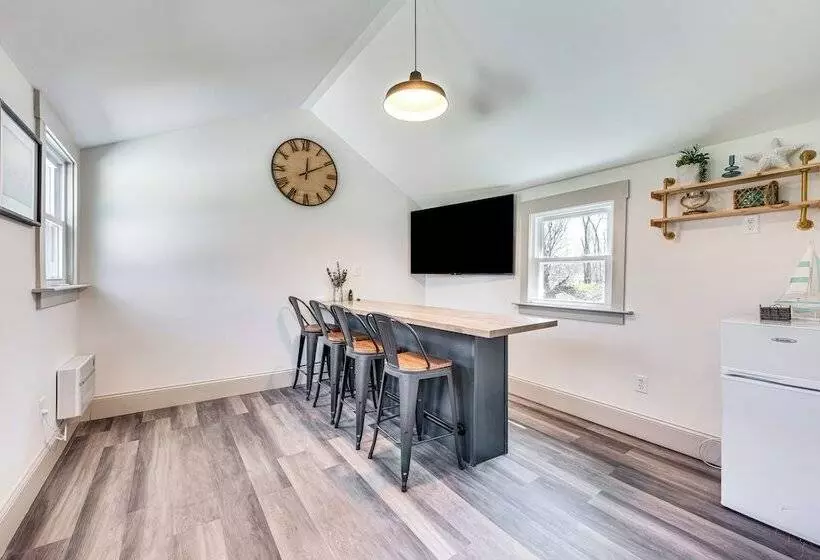 Beautiful Eliot Retreat W/ Fire Pit & Game Room!