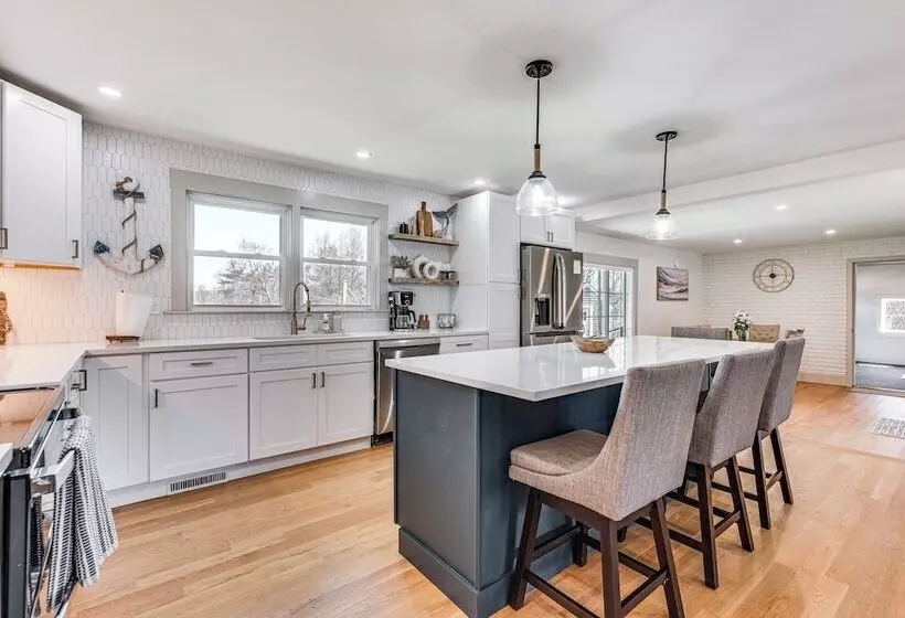 Beautiful Eliot Retreat W/ Fire Pit & Game Room!