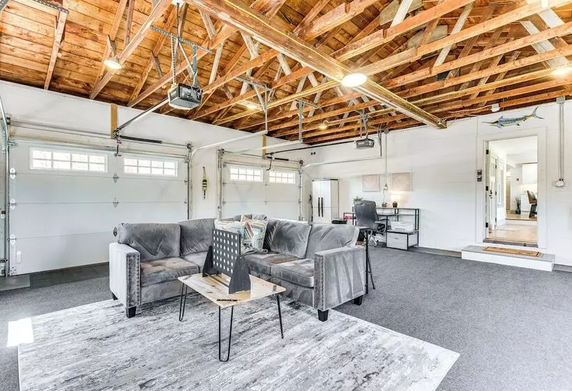Beautiful Eliot Retreat W/ Fire Pit & Game Room!