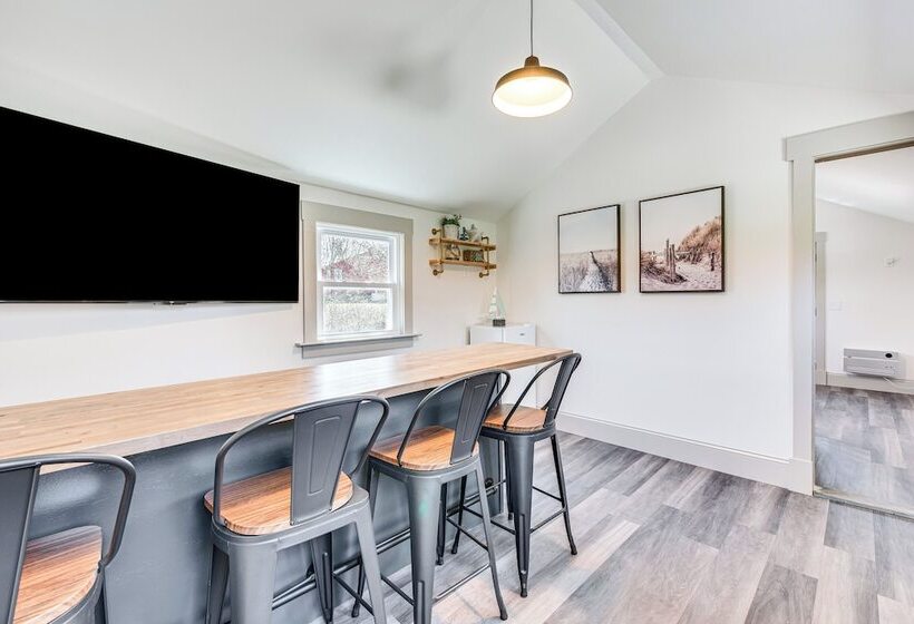 Beautiful Eliot Retreat W/ Fire Pit & Game Room!