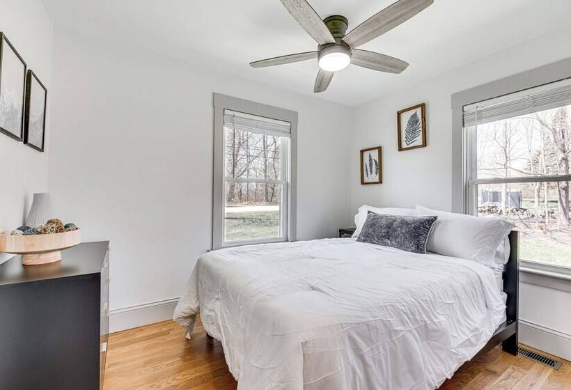 Beautiful Eliot Retreat W/ Fire Pit & Game Room!